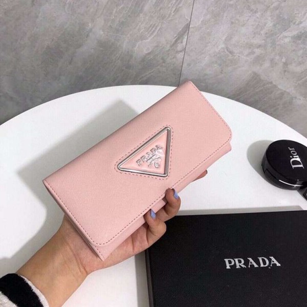 Prada 二つ折り長財布ブラックピンクサフィアーノ長財布 三角プレートフレデイース