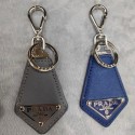 プラダ キーホルダーお洒落革製キーリング付きファッション