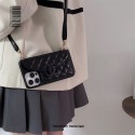 シャネル/CHANEL iphone16ケース菱格紋ダブル C ロゴ斜め掛けスマホiphone15/14/13ケース、黒・白・ピンクの 3 色でのファッションモデル