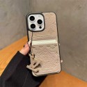 LV 風刻印カードポケット付き多色 iPhone16 17ケース、ファッションと実用を両立したスタイリッシュiphone15保護アイテム