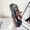 LV 風モノグラムキャラクターチェーン iPhone17 16 スマホケース 可愛らしさとファッション性を両立した保護アイテム