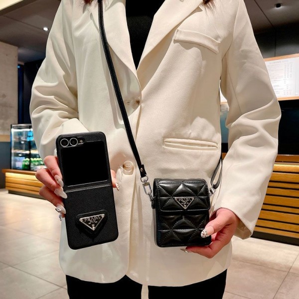 Prada 風トライアングルロゴgalaxy Z Flip7 6 5 対応折りたたみ式スマホケースセット 高級感と実用性を両立したファッションアイテム