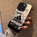 adidas 風モノグラム 2 デザイン iPhone17 16 スマホケース スポーティでファッショナブルな保護アイテム