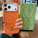Gucci 風モノグラムチャーム付き多色 iPhone16 17 15 スマホケース ラグジュアリーなディテールと多彩なカラー展開が特徴のファッションアイテム