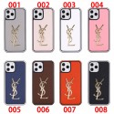 YSL 風ロゴエンブレム付き多色 iPhone17 16 15 スマホケース シックなラグジュアリーと多彩なカラー展開が特徴のファッションアイテム